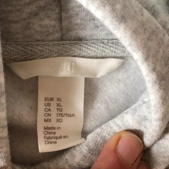 H&M PATCH HOODIE - Picture 6 of 6